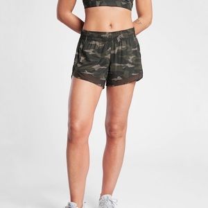 Athleta Printed Mesh Racer Run 4” Short Medium in Olive Camo